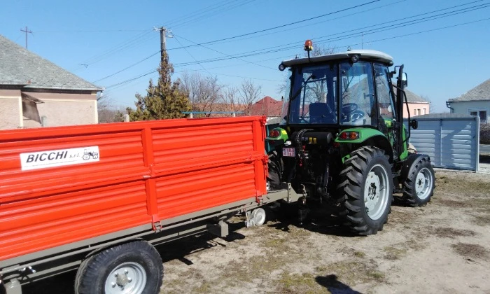 Pázmándfalu, traktor és munkaeszköz