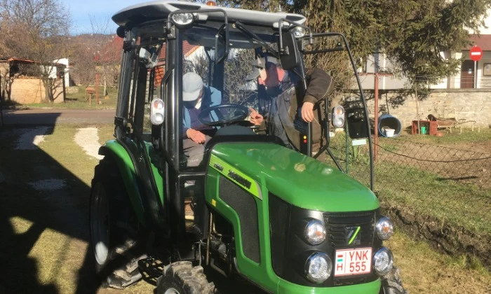 Balatonszőlős, traktor
