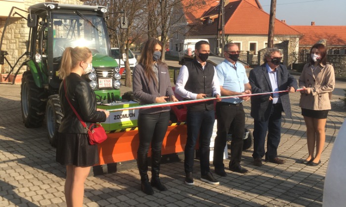 Sóly, traktor és munkaeszköz