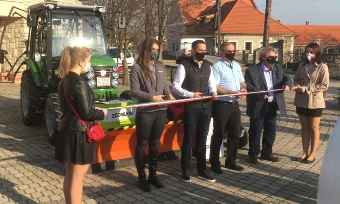 Sóly, traktor és munkaeszköz