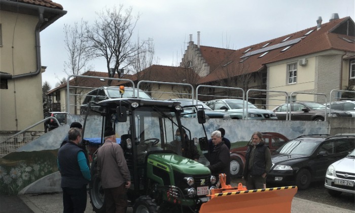 Zirc, traktor és munkaeszköz