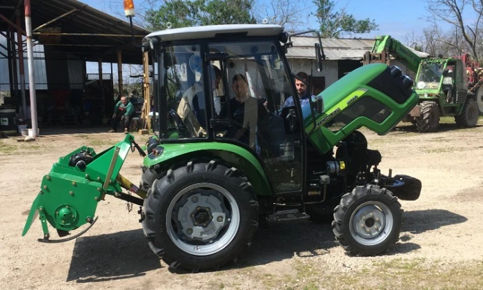 Komárom, traktor és munkaeszköz