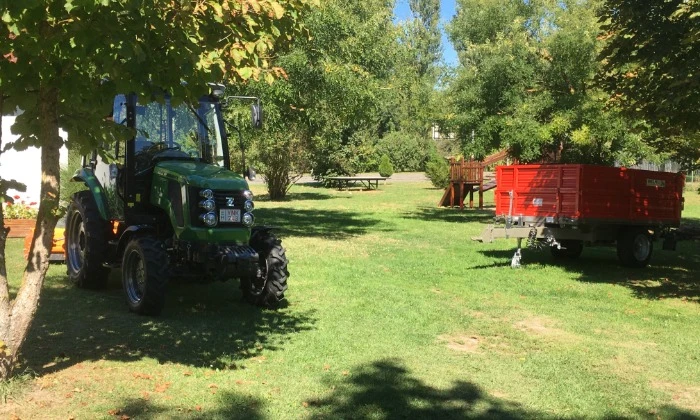Misefa, traktor és munkaeszköz