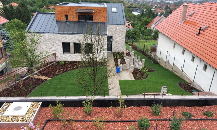 Budaörs - Lejtős, keskeny kert