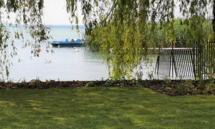 Csopak - Bővült, szépült a strand