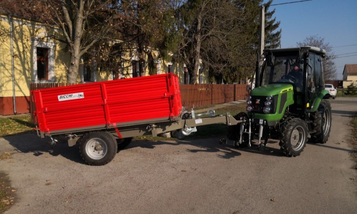 Óföldeák, traktor és munkaeszköz