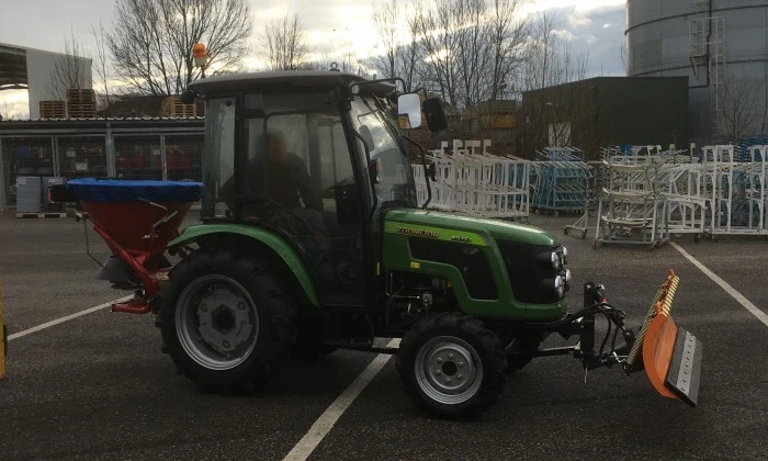 Nemesvámos,  traktor és munkaeszköz