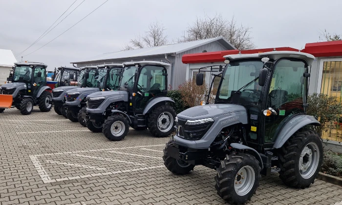 Fotrak 25 LE ME traktor átadás -viszonteladó részére