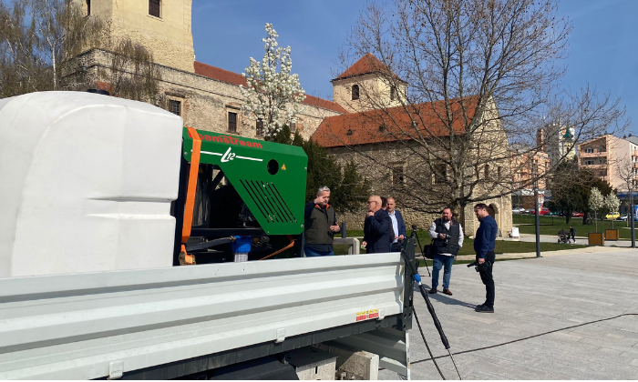 Foamstream L12 átadás-VÁRPALOTAI KÖZSZOLGÁLTATÓ NONPROFIT KFT