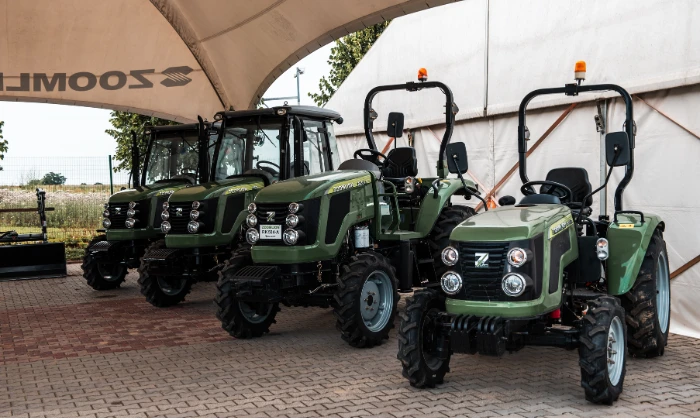Zoomlion 254 Traktor átadás viszonteladónk számára