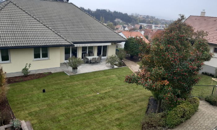 Kicsi kert, messze innen