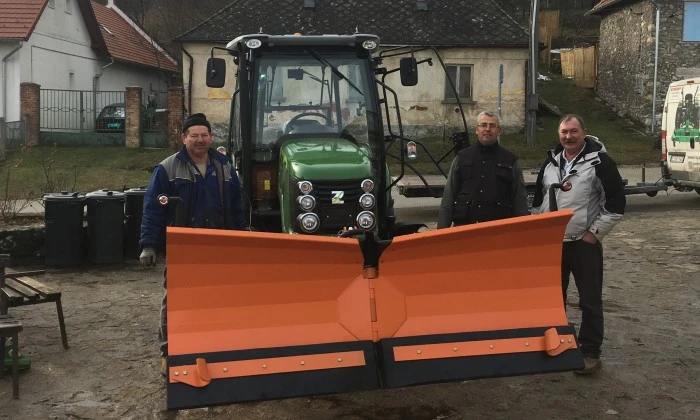Taliándörögd,  traktor és munkaeszköz