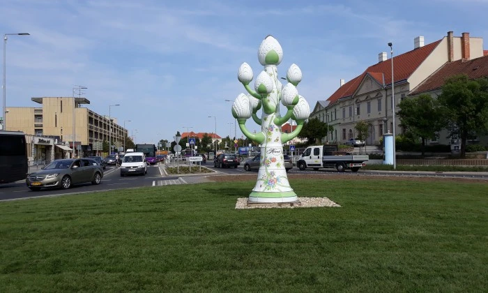 Veszprém, Budapesti út - Körforgalom zöldítése
