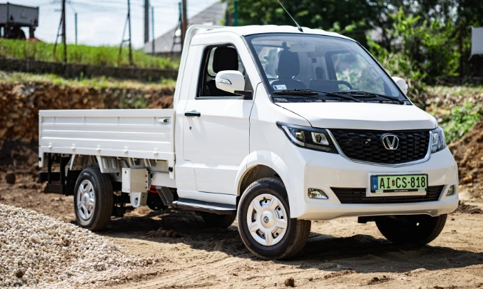 Victory E-200 elektromos kisteherautó átadása Péteri Község Önkormányzatának