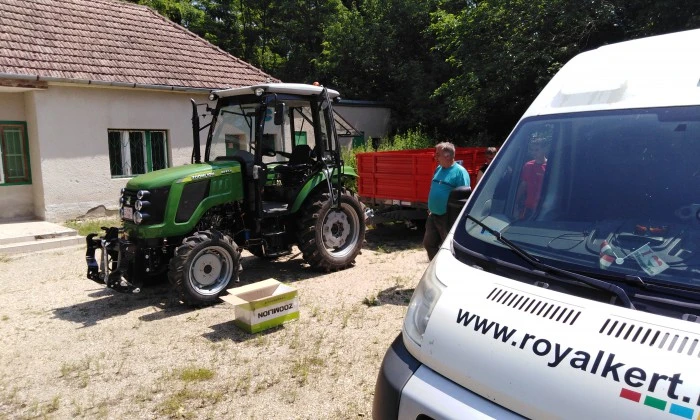 Zsennye, traktor és munkaeszköz